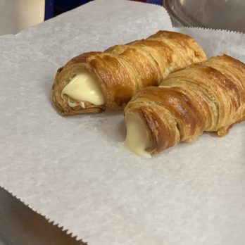 Mi Rinconcito Mexicano - I forgot the name of this desert BUT it's a MUST HAVE! The filling is vanilla pudding. $2.00 cash only - Tacos Near Me - Miami, Florida Mi Rinconcito Mexicano - I forgot the name of this desert BUT it's a MUST HAVE! The filling is vanilla pudding. $2.00 cash only - Tacos Near Me - Miami, Florida