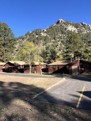 Castle Mountain Lodge