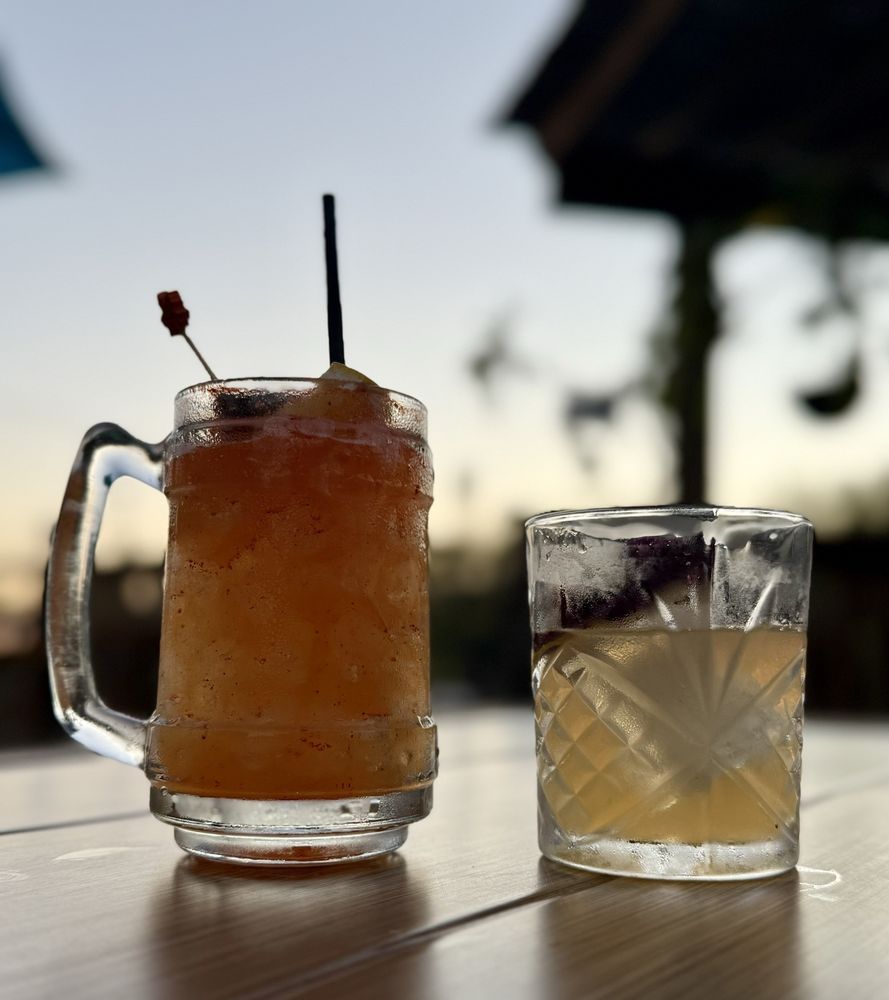 Coco’s On The Canal