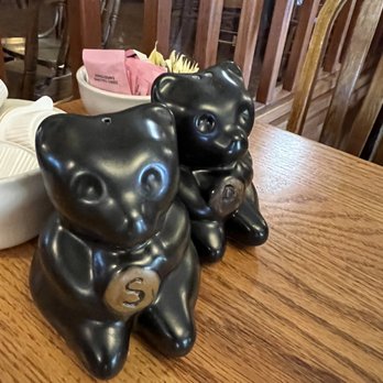 Old Mill Restaurant - Cute salt and pepper shakers - American Near Me - Pigeon Forge, Tennessee