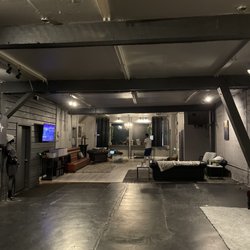 Ritual Hot Yoga - Soma - Locker room/waiting area