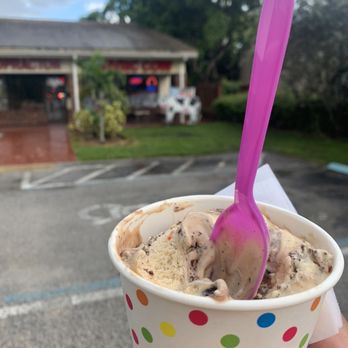 The Magic Cow - Dulce de leche birthday cake remix - Ice Cream & Frozen Yogurt Near Me - Davie, Florida The Magic Cow - Dulce de leche birthday cake remix - Ice Cream & Frozen Yogurt Near Me - Davie, Florida