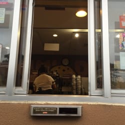 Dunkin' - Drive through!!!