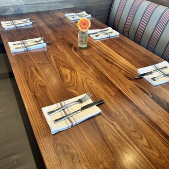 North Italia - Booth seating - Pizza Near Me - Peoria, Arizona North Italia - Booth seating - Pizza Near Me - Peoria, Arizona