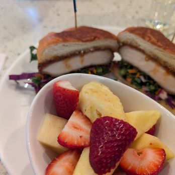 Broken Yolk Cafe - Breakfast & Brunch Near Me - Del Mar, California