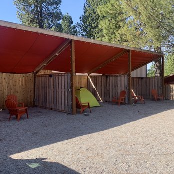 Summit View Inn - Covered campsites. For these you park directly in front of your site. - Hotels Near Me - Mount Shasta, California Summit View Inn - Covered campsites. For these you park directly in front of your site. - Hotels Near Me - Mount Shasta, California