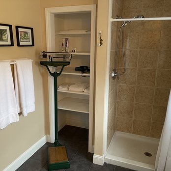 The Inn At Mount Pleasant - Bed & Breakfast Near Me - Torrington, Connecticut