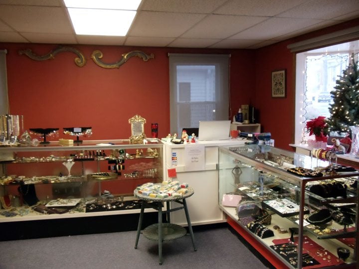 WAKEFIELD ANTIQUES Updated September 2024 306 Main St