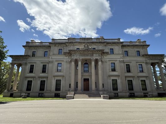 Vanderbilt Mansion National Historic Site by null