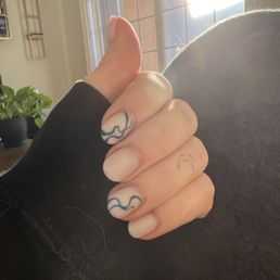 Structured gel manicure in white matte with freehand design after a few weeks! She knocked it out of the park Structured gel manicure in white matte with freehand design after a few weeks! She knocked it out of the park