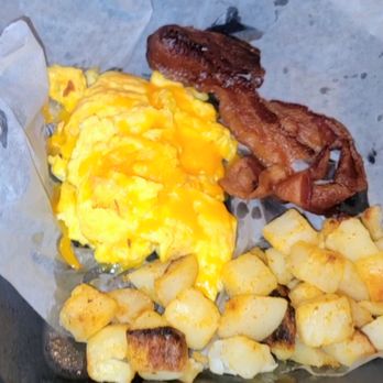 J Christopher's - Cheese eggs, bacon, homemade potatoes - Breakfast & Brunch Near Me - Macon, Georgia