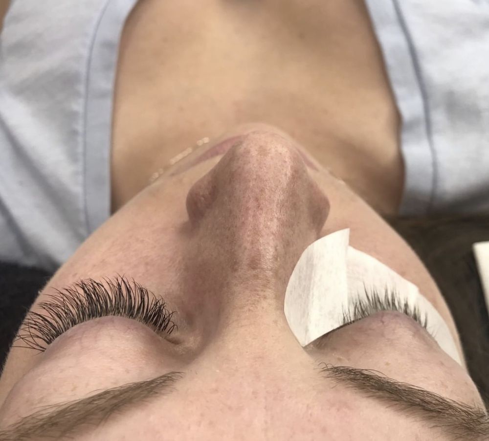 Ou lala Lashes Logo