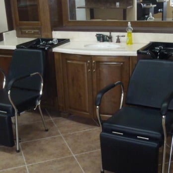 Clarisa's Unisex - Hair Salons Near Me - Hialeah, Florida