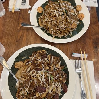 Ipoh Kopitiam - Egg noodle stir fry and flat noodle stir fry - Malaysian Near Me - Alhambra, California Ipoh Kopitiam - Egg noodle stir fry and flat noodle stir fry - Malaysian Near Me - Alhambra, California