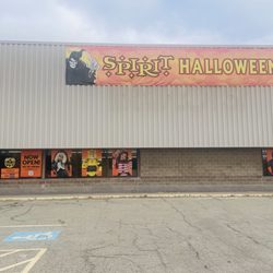 Spirit Halloween - Entrance