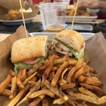 Old Crow Smokehouse - Sandwich - Barbeque Near Me - Chicago, Illinois Old Crow Smokehouse - Sandwich - Barbeque Near Me - Chicago, Illinois