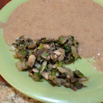 El Mariachi Loco Restaurant - Bean dip with mushrooms garnish - Mexican Near Me - Star, Idaho El Mariachi Loco Restaurant - Bean dip with mushrooms garnish - Mexican Near Me - Star, Idaho