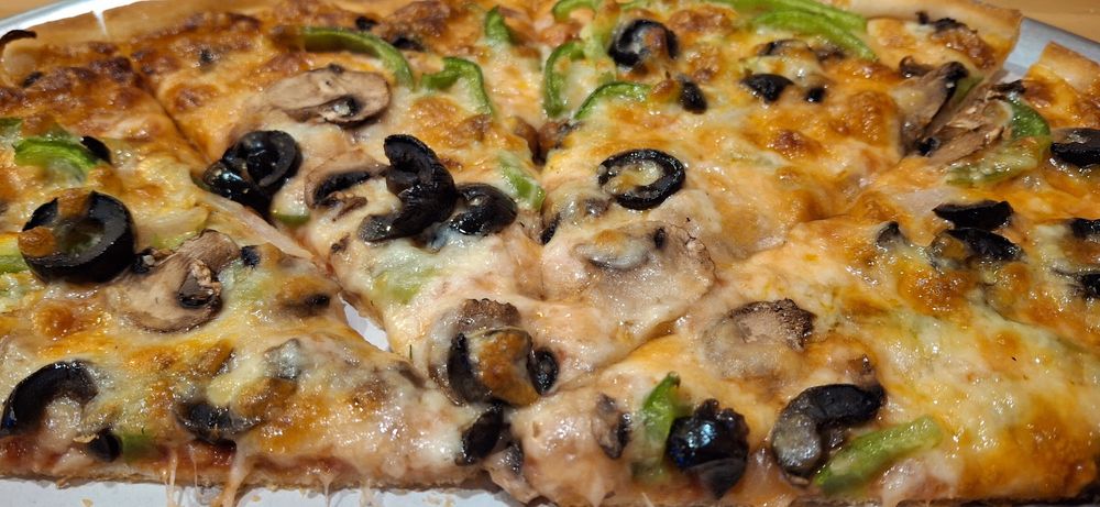 Millo's Pizza & Grill Logo