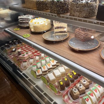 Heidelberg Haus - Cake - Bakeries Near Me - Indianapolis, Indiana Heidelberg Haus - Cake - Bakeries Near Me - Indianapolis, Indiana