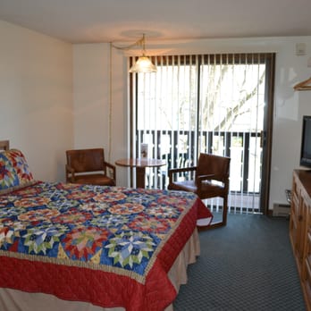 Kancamagus Lodge - Balcony Rooms now available with one KING bed & 32" flat screen tv - Hotels Near Me - Lincoln, New Hampshire Kancamagus Lodge - Balcony Rooms now available with one KING bed & 32" flat screen tv - Hotels Near Me - Lincoln, New Hampshire