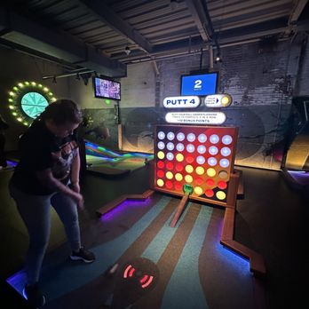 Puttshack - St. Louis - Emerald course - Mini Golf Near Me - St. Louis, Missouri