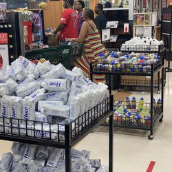 Dave's Supermarket - No mask no problem!