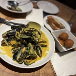Island Soul Rum Bar & Soul Shack - Amazing curried mussels, a Must Have