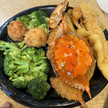 Captain D's - Deluxe Seafood Platter $12 - Seafood Near Me - Jacksonville, Florida Captain D's - Deluxe Seafood Platter $12 - Seafood Near Me - Jacksonville, Florida