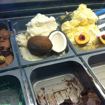 Marianos - Great way to display ice creams and gelato. - Grocery Near Me - Oak Lawn, Illinois