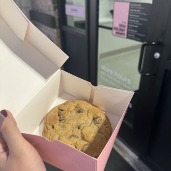 Crumbl - Temple - Chocolate chip cookie - Bakeries Near Me - Temple, Texas