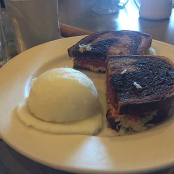 Rosie's Restaurant - Breakfast & Brunch Near Me - Middlebury, Vermont