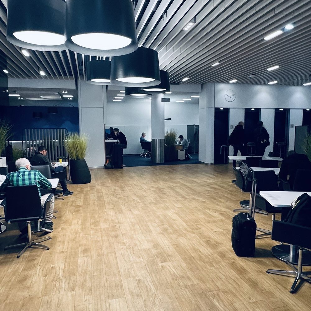 Lufthansa Senator Lounge - Airport Lounges Near Me Lufthansa Senator Lounge - Airport Lounges Near Me