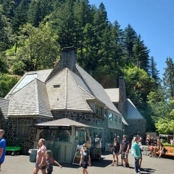 Multnomah Falls - Lodge for breakfast - Hiking Near Me - Bridal Veil, Oregon