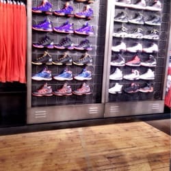 Nike Store - Men's basketball shoes