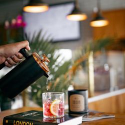 Barbarossa Coffee Roasters - Gosling - Exquisite hibiscus tea with a slice of lemon...