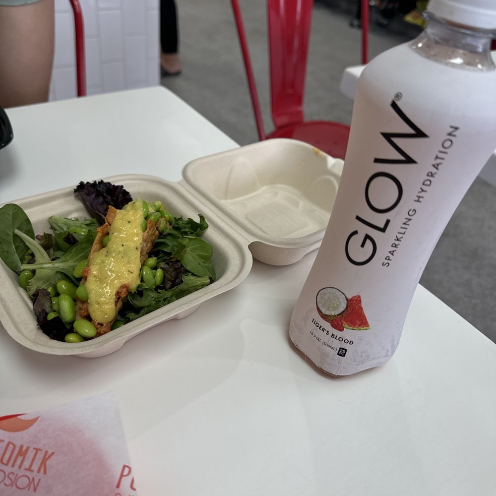 PokiTomik - Wonton Taco delicious also decided to give this drink loved it to 5 - Poke Near Me - Valley Glen, California PokiTomik - Wonton Taco delicious also decided to give this drink loved it to 5 - Poke Near Me - Valley Glen, California