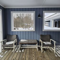 Grey Fox Inn & Resort - Little sitting area outside