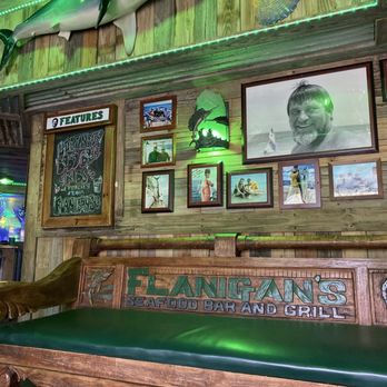 Flanigan's - Pinecrest - Wait area Flanigan's theme - American Near Me - Miami, Florida