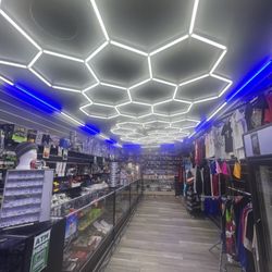 Glass And Gift Shop - Inside