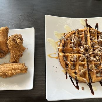 Brunch House - Snickers Waffles and Chicken - Breakfast & Brunch Near Me - Glendale, Arizona