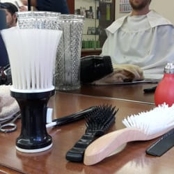 Le Coiffeur Marc - Observez la propreté de ce matériel!