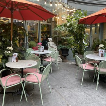 Bill's - Outside patio - British Near Me - London, XGL
