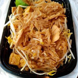 Chicken pad thai Chicken pad thai
