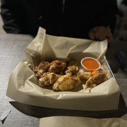 Challenger Tap House - Wings