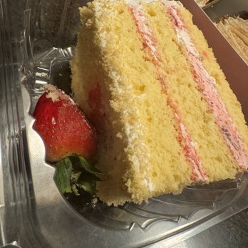 El Primo Plaza - Strawberry tres leches - Mexican Near Me - Bensalem, Pennsylvania