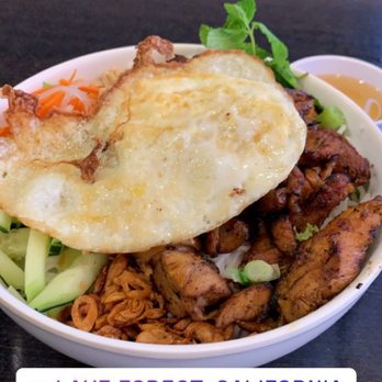 Simply Pho - Vermicelli, chicken and veggies and oooo I love those lil crispy fried onions. I asked for the egg - Vietnamese Near Me - Lake Forest, California