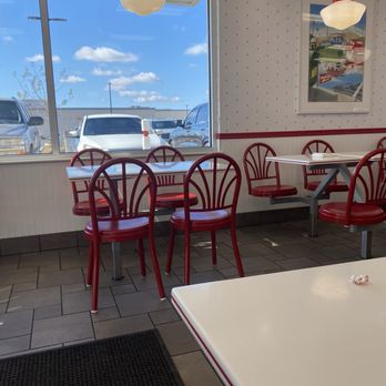 In-N-Out Burger - Seating - Burgers Near Me - Delano, California In-N-Out Burger - Seating - Burgers Near Me - Delano, California