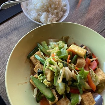 Khao Soi - Veggie stir fry added tofu - Thai Near Me - Bremerton, Washington Khao Soi - Veggie stir fry added tofu - Thai Near Me - Bremerton, Washington