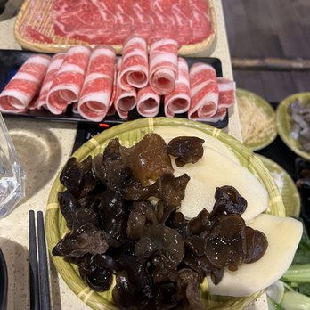 TOP POT - Brisket, black fungus, potato and tripe - Hot Pot Near Me - Pleasanton, California TOP POT - Brisket, black fungus, potato and tripe - Hot Pot Near Me - Pleasanton, California