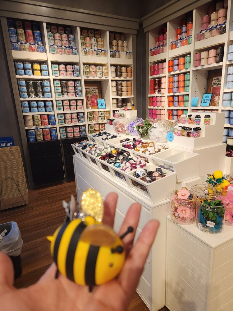 BATH & BODY WORKS - Updated March 2025 - 8555 Campeau Drive, Kanata ...